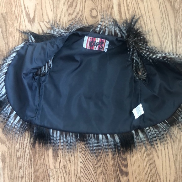 Adorable Chipie faux fur vest - Picture 4 of 6